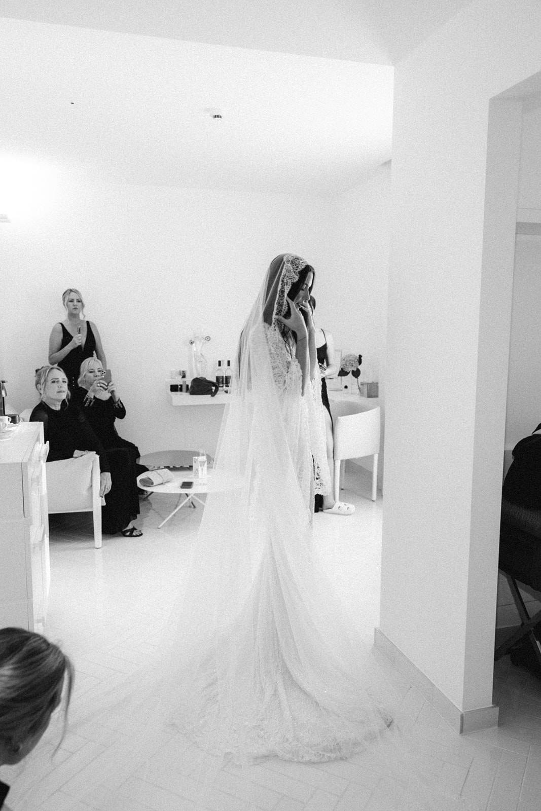 Amanda_Aaron_HP5_BW_Film_wedding_12Oct24_by_Alberto_Gobbato_Ph-004