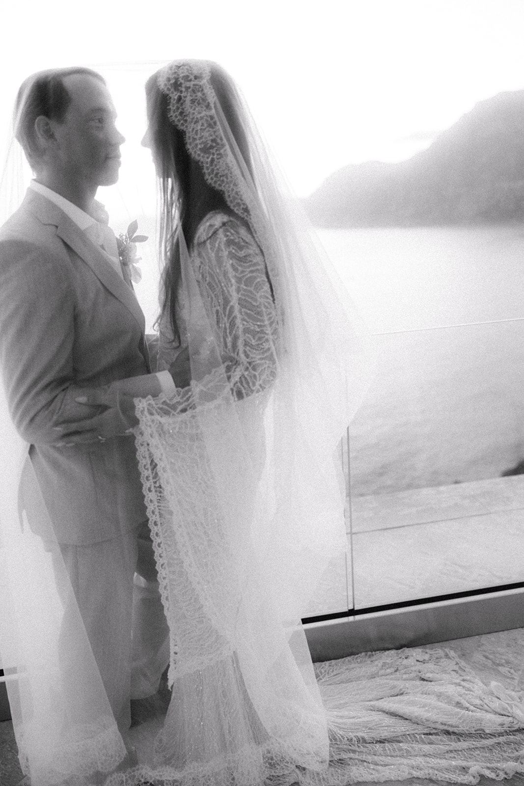 Amanda_Aaron_HP5_BW_Film_wedding_12Oct24_by_Alberto_Gobbato_Ph-029